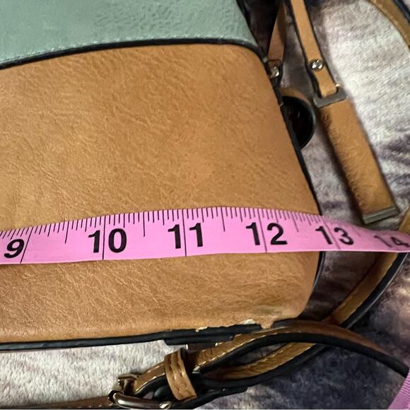 Simply Noelle Neutral Colorblock Crossbody or Shoulder Bag w/ Zipper Closures - Picture 10 of 14